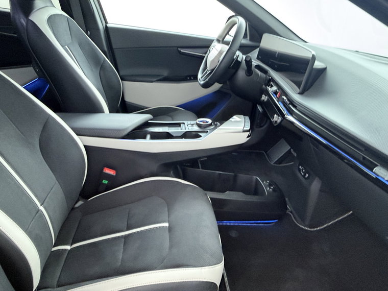 Vehicle Image 40