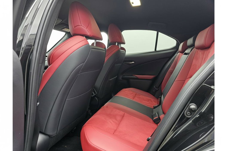 Vehicle Image 8