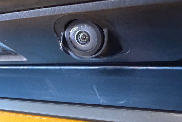Vehicle Image 25