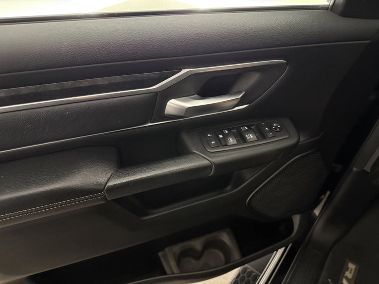 Vehicle Image 38