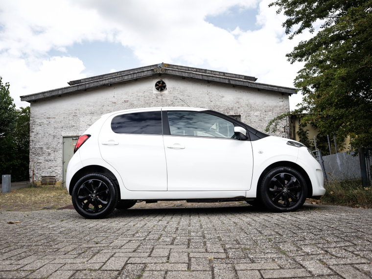 Vehicle Image 4