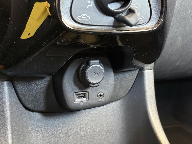 Vehicle Image 32