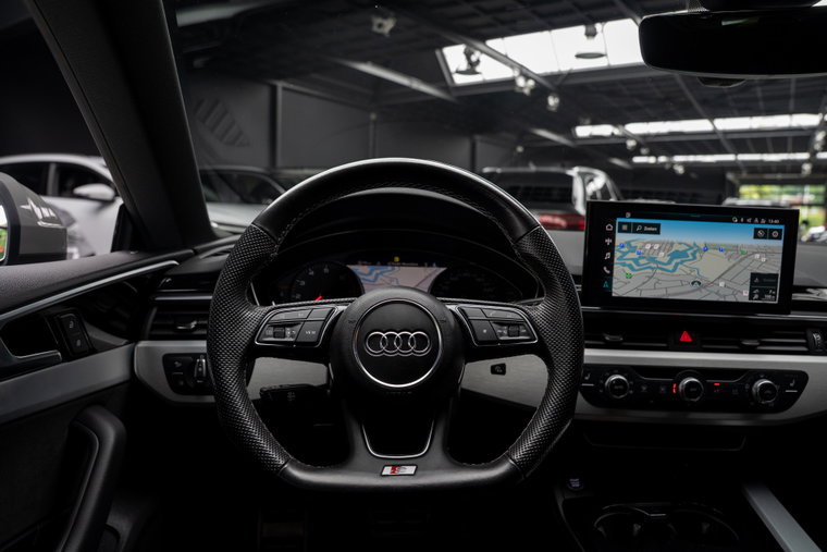 Vehicle Image 15