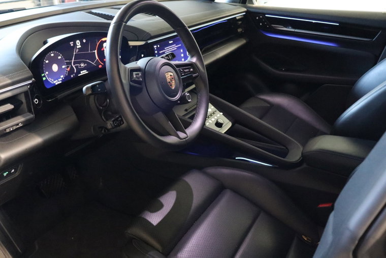 Vehicle Image 15