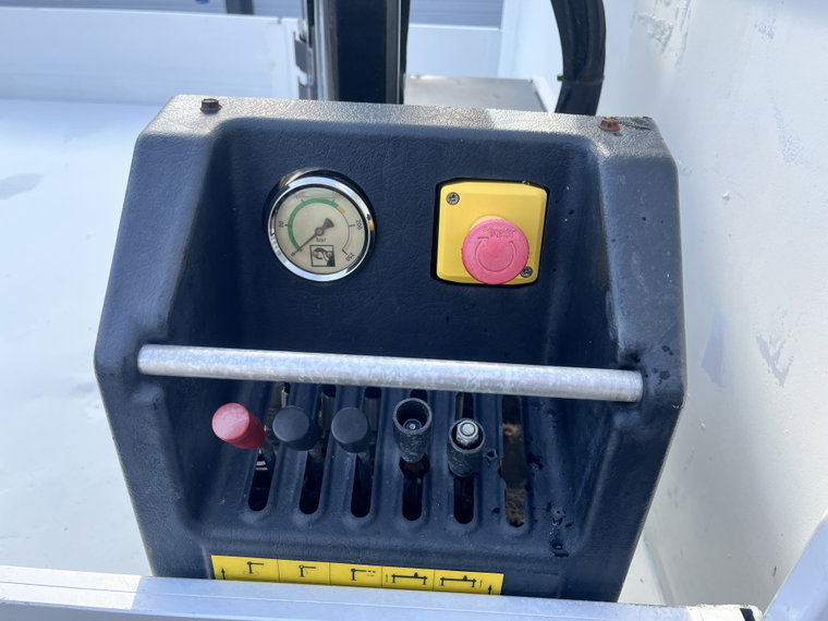Vehicle Image 33