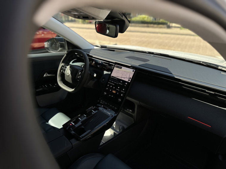 Vehicle Image 16