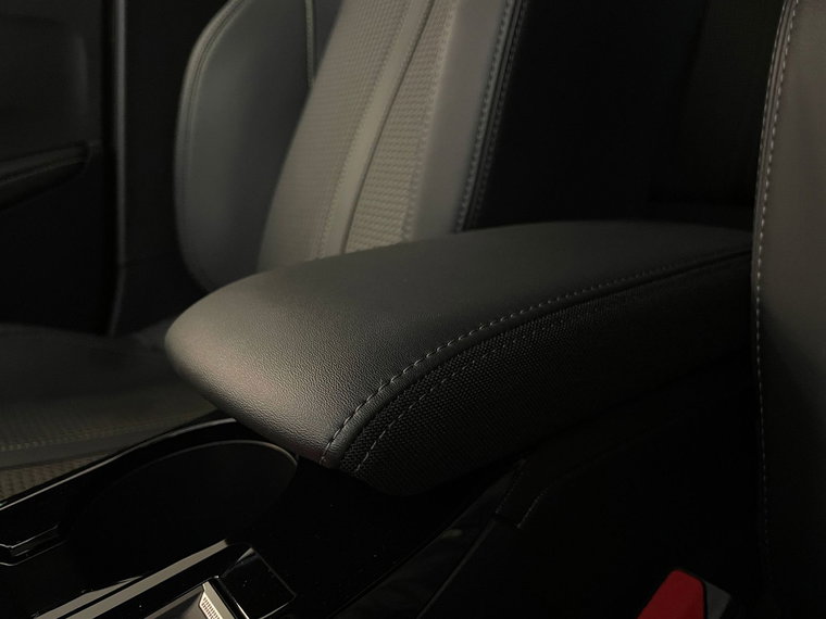 Vehicle Image 37