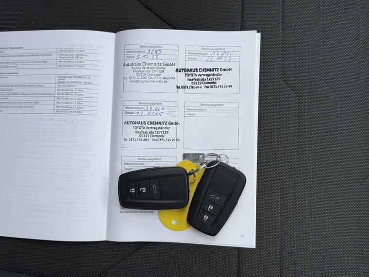Vehicle Image 32
