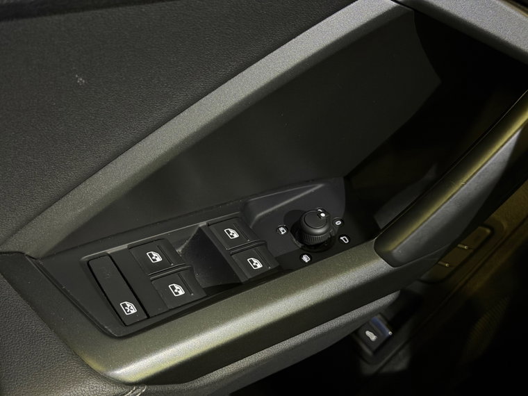 Vehicle Image 24