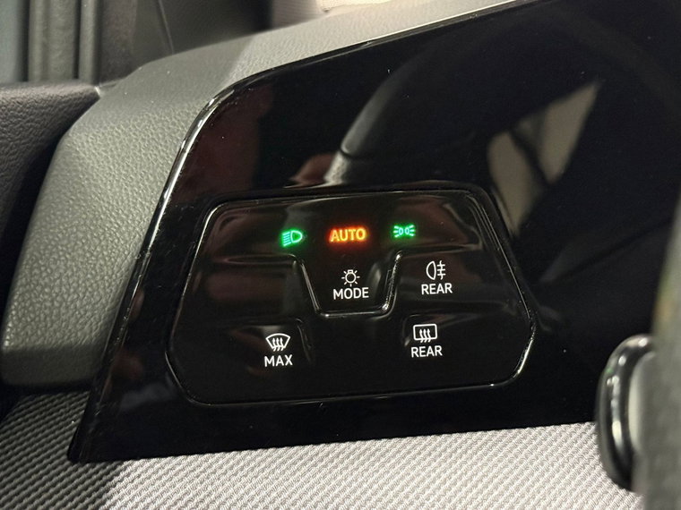 Vehicle Image 26