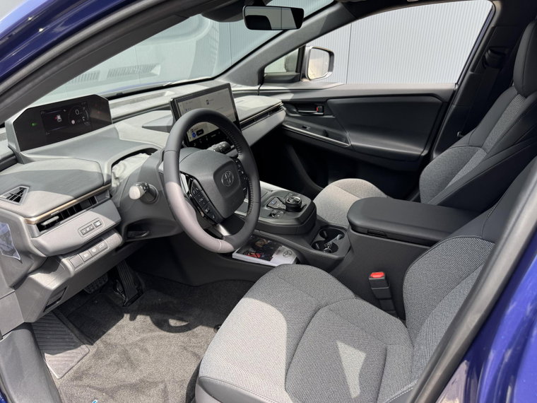 Vehicle Image 14