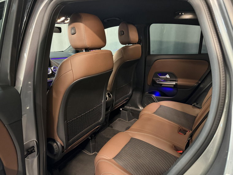 Vehicle Image 37