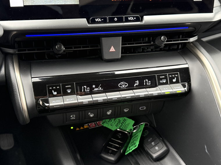 Vehicle Image 25