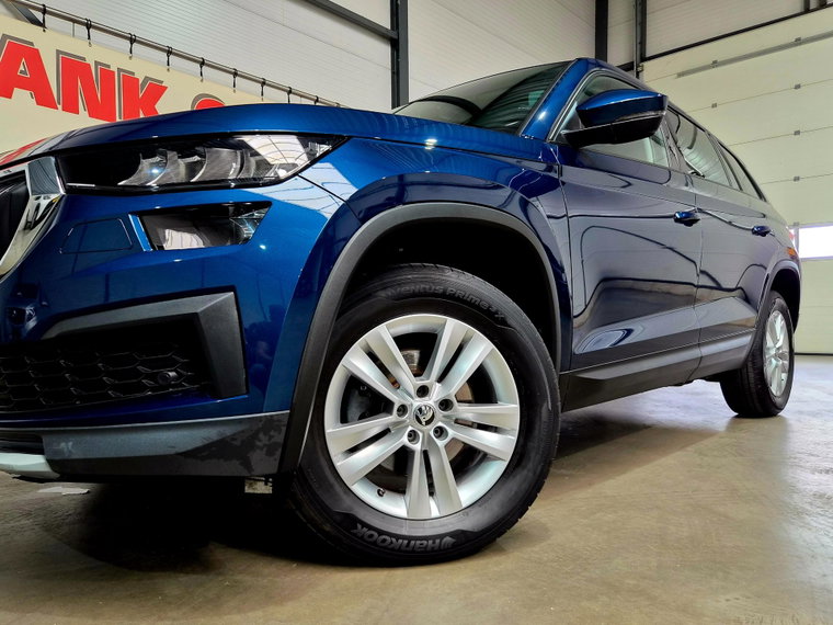 Vehicle Image 12