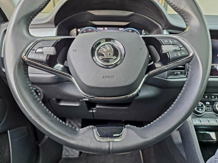 Vehicle Image 25