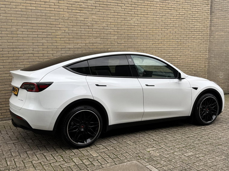 Vehicle Image 25