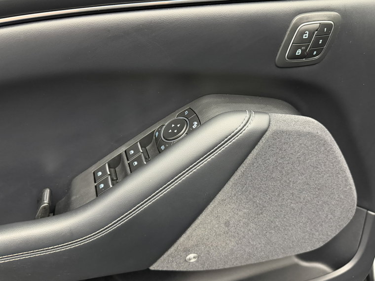 Vehicle Image 26