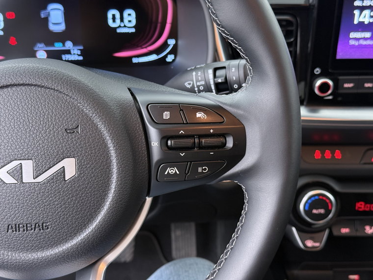 Vehicle Image 28