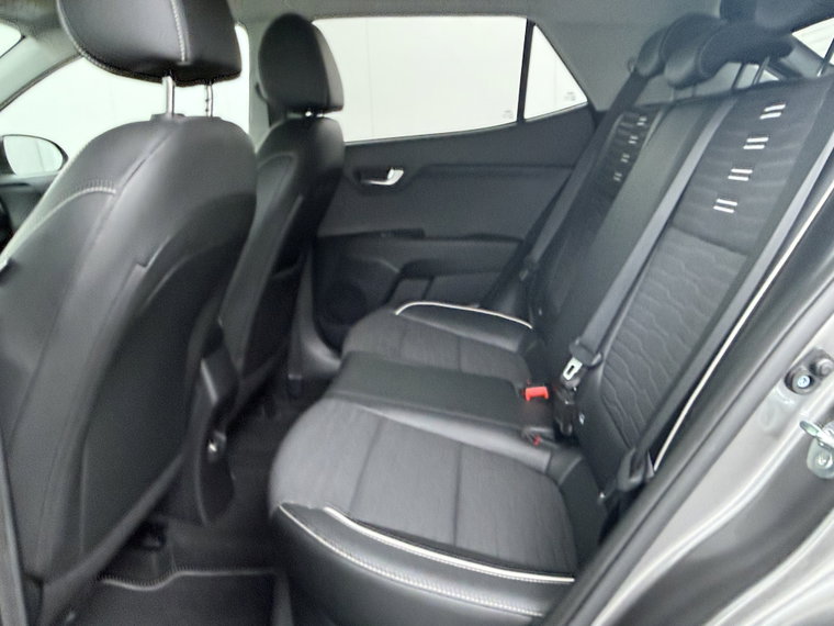 Vehicle Image 32