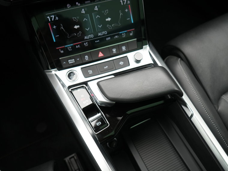Vehicle Image 38