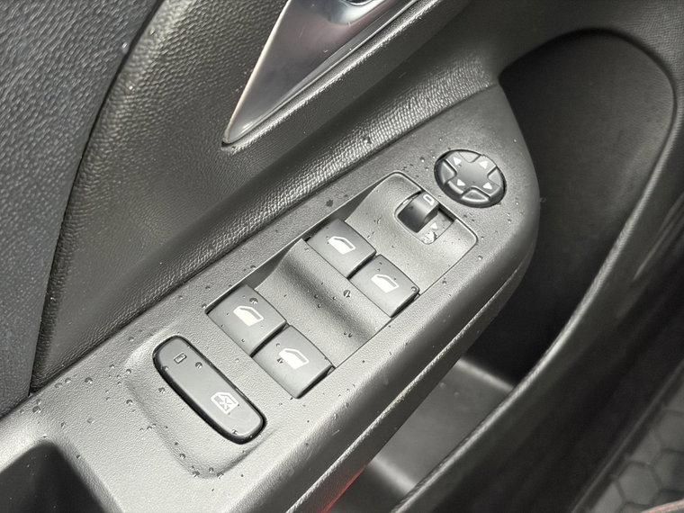 Vehicle Image 26