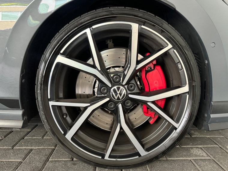 Vehicle Image 32