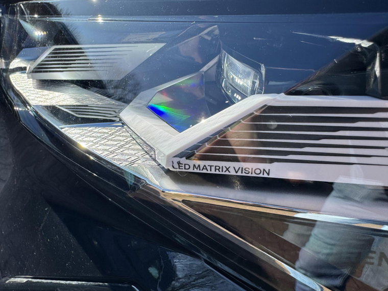 Vehicle Image 12