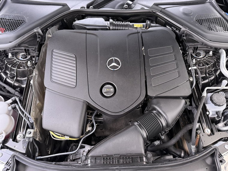 Vehicle Image 25