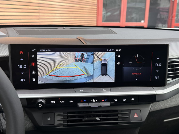 Vehicle Image 37