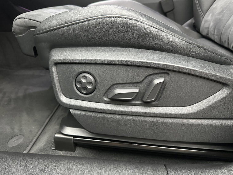 Vehicle Image 38