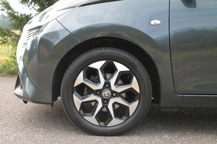 Vehicle Image 8