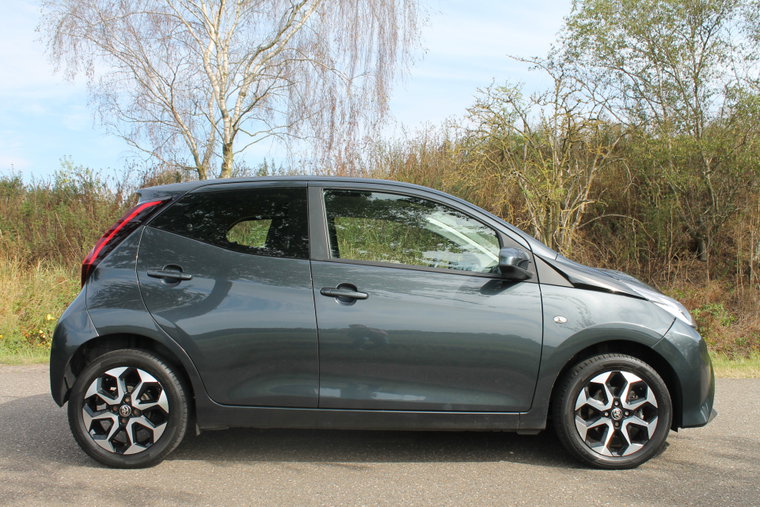 Vehicle Image 11