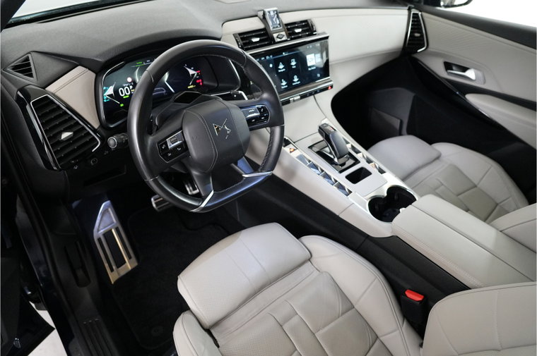 Vehicle Image 25