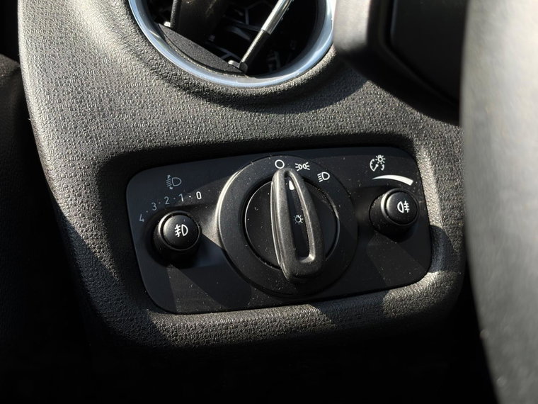 Vehicle Image 25