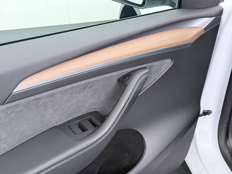 Vehicle Image 33