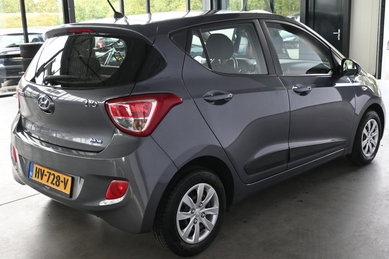 Vehicle Image 12