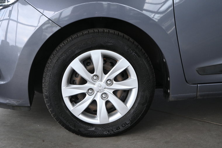 Vehicle Image 14