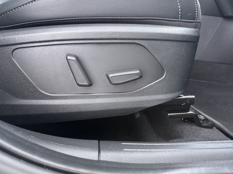 Vehicle Image 42