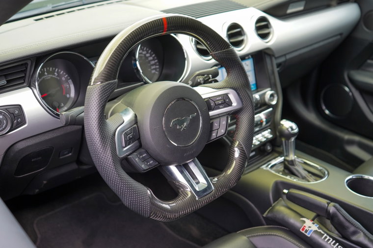 Vehicle Image 25