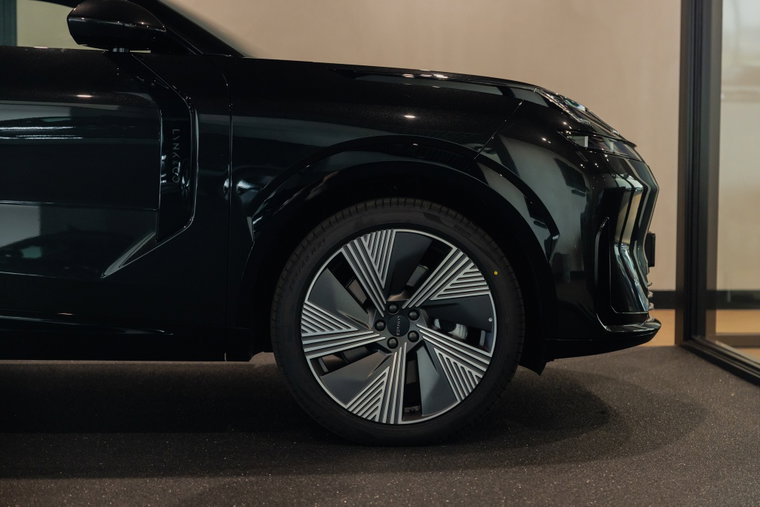 Vehicle Image 12