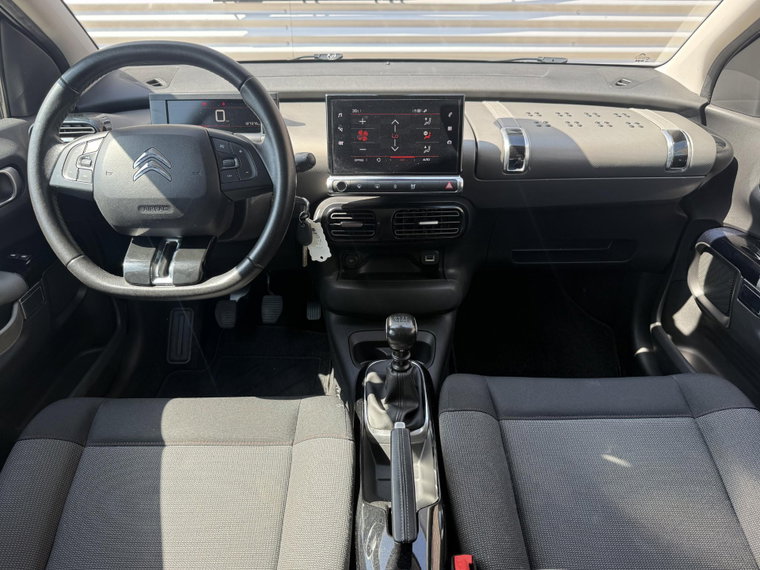 Vehicle Image 16