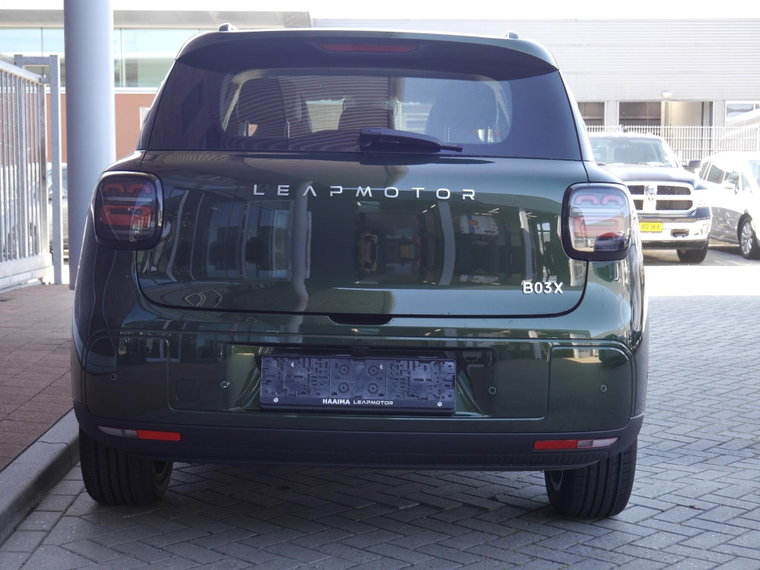 Vehicle Image 13