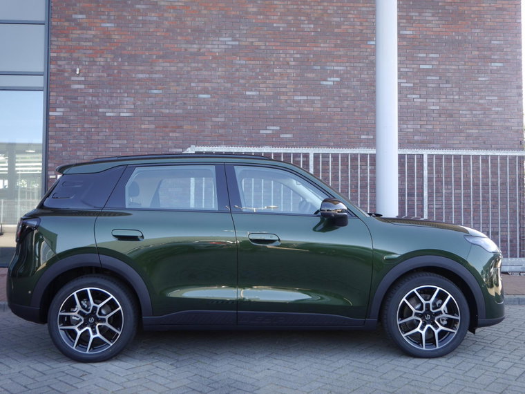 Vehicle Image 4