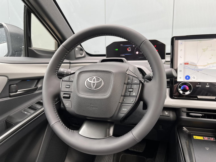 Vehicle Image 16