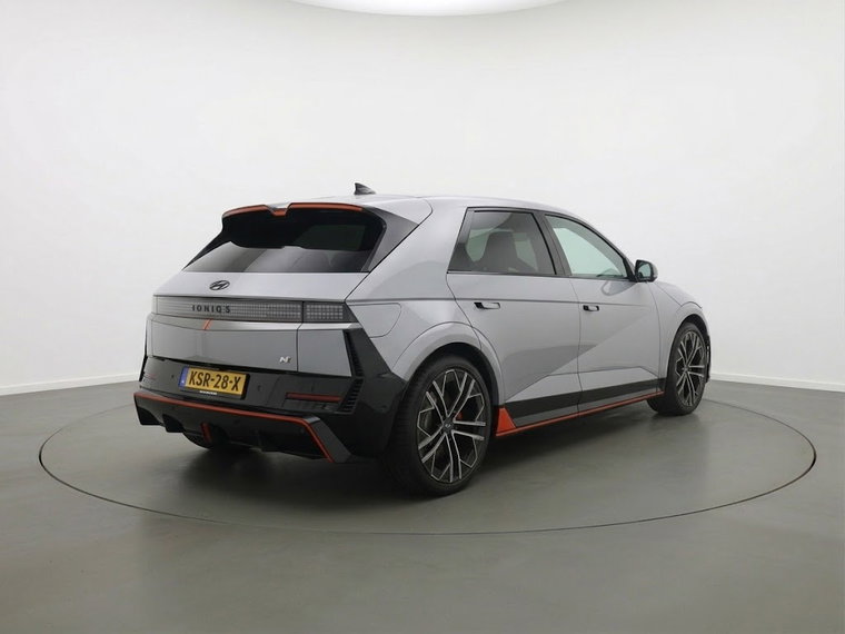 Vehicle Image 4
