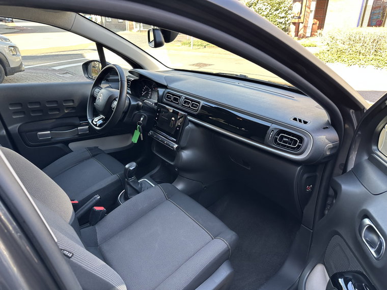 Vehicle Image 25