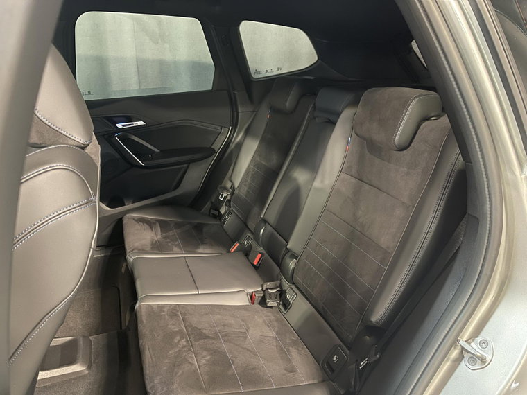 Vehicle Image 38