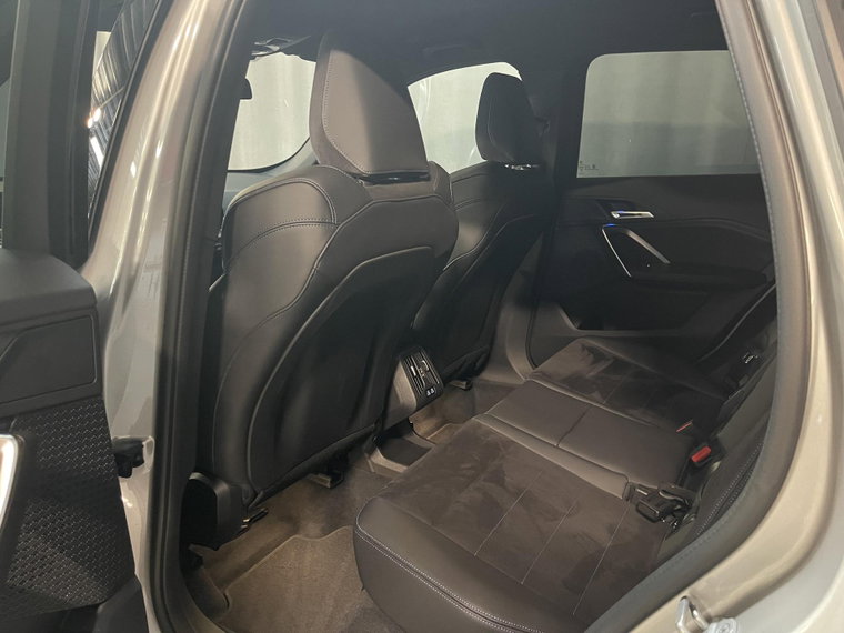 Vehicle Image 39
