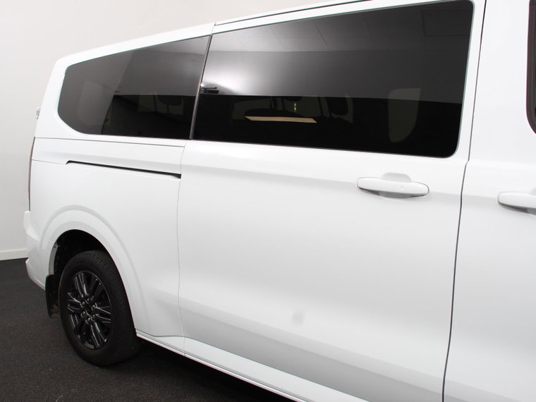 Vehicle Image 32