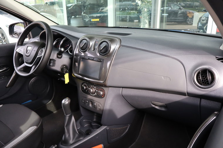 Vehicle Image 18
